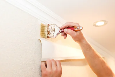 Pose de papier peint à Besnans — revêtements muraux et toiles de verre